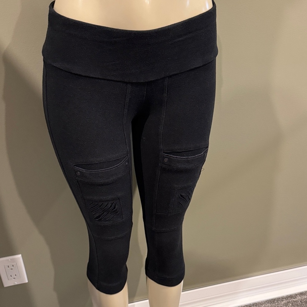 Nomads Hempwear Black Capri Leggings with Knee Pocket Detail